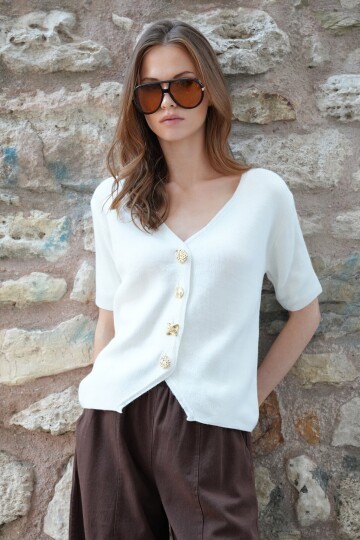 Gold Düğmeli Derin V Yaka Kısa Kol Triko Bluz