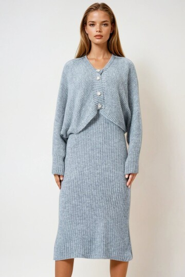 Düğme Kapamalı Crop Hırka ve Ön Arka V Yaka Fitilli Triko Elbise Takım