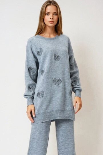 Gri Kalp Desenli Triko Kazak Ve Düz Paça Pantolon Takım