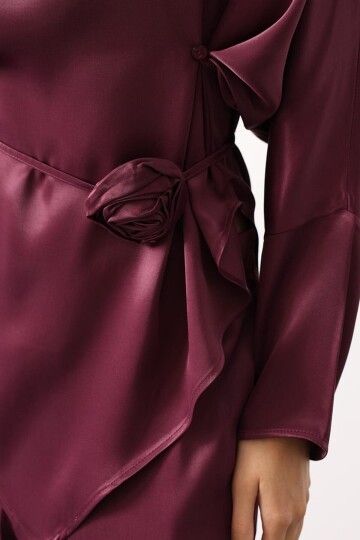 Gül Broşlu Beli Bağlamalı Asimetrik Kesim Bluz Ve Beli Lastikli Pantolon Saten Takım