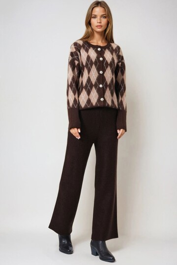 Kahverengi Argyle Desenli Triko Hırka Ve Düz Paça Pantolon Takım