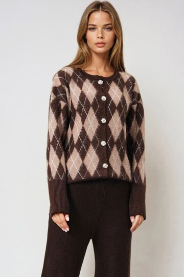 Kahverengi Argyle Desenli Triko Hırka Ve Düz Paça Pantolon Takım