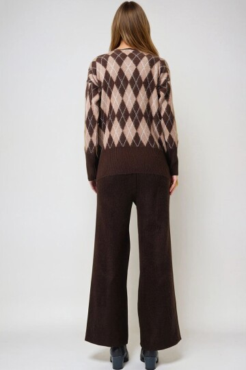 Kahverengi Argyle Desenli Triko Hırka Ve Düz Paça Pantolon Takım