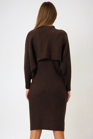 Düğme Kapamalı Crop Hırka ve Ön Arka V Yaka Fitilli Triko Elbise Takım