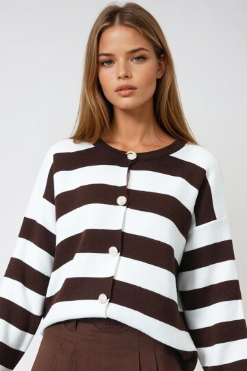 Kahverengi Kalın Çizgili Düğmeli Triko Hırka
