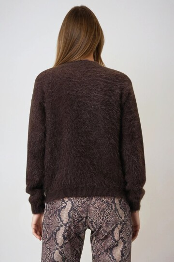 Kahverengi Kalp Düğme Detaylı Sakallı Hırka