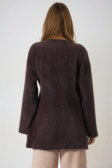 Kahverengi Kruvaze Yaka Püsküllü Hırka