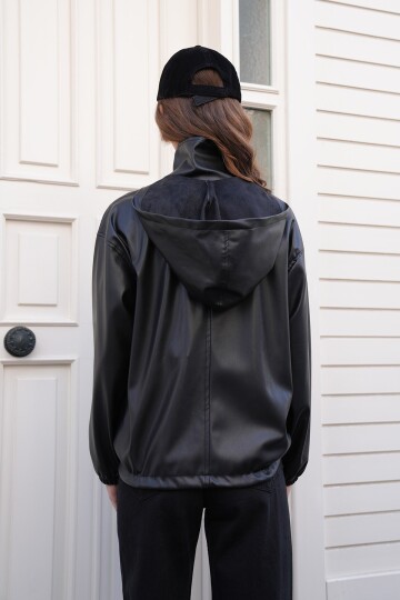 Kapüşonlu Fermuar Kapamalı Çift Cepli Suni Deri Ceket