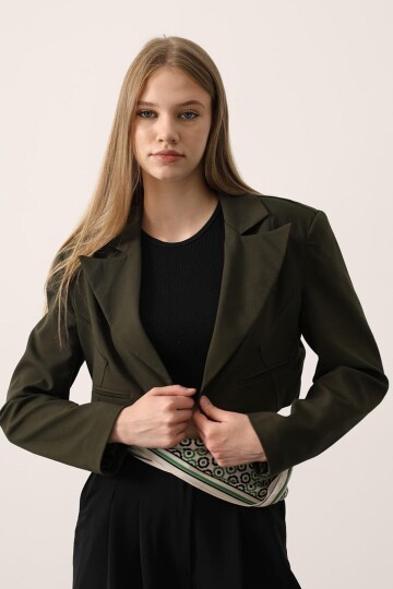 Kısa Kesim Cep Detaylı Blazer Ceket