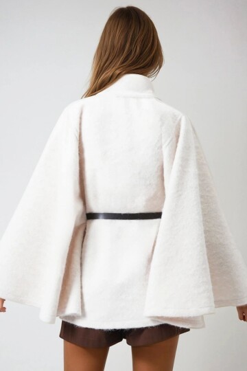 Krem Kemerli Gizli Düğmeli Premium Pelerin