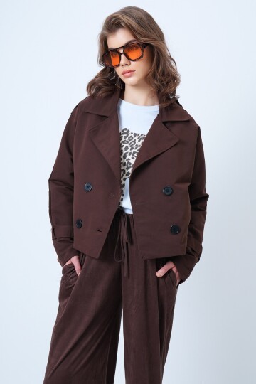 Kruvaze Yaka İçi Astarlı Kısa Trenç Ceket