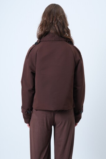 Kruvaze Yaka İçi Astarlı Kısa Trenç Ceket