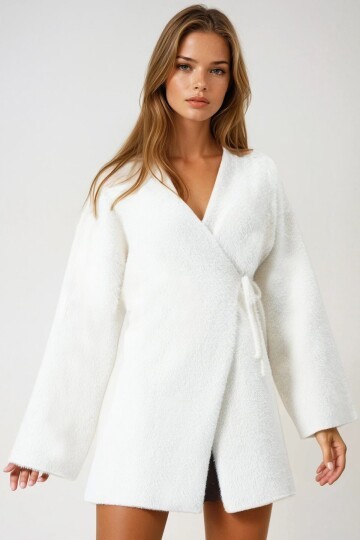 Kruvaze Yaka Püsküllü Hırka