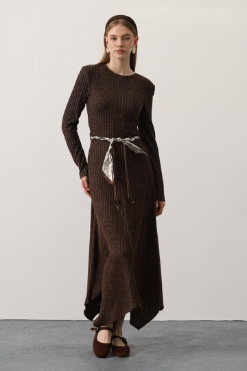 Kurdale Detaylı Bisiklet Yaka Asimetrik Kesim Fitilli Triko Elbise