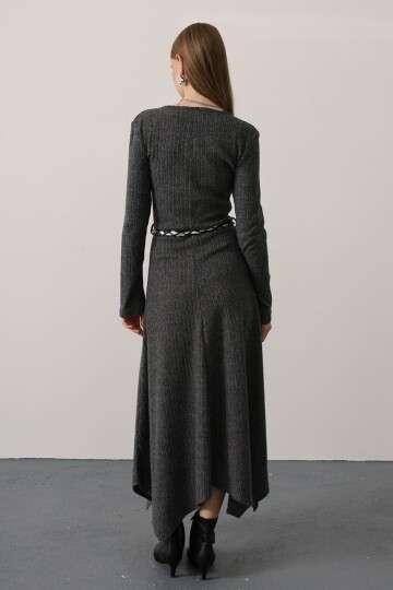 Kurdale Detaylı Bisiklet Yaka Asimetrik Kesim Fitilli Triko Elbise