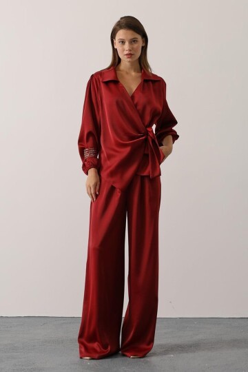 Saten Dokulu Yan Bağlamalı Bluz Ve Geniş Paça Pantolon Takım
