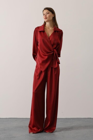 Saten Dokulu Yan Bağlamalı Bluz Ve Geniş Paça Pantolon Takım