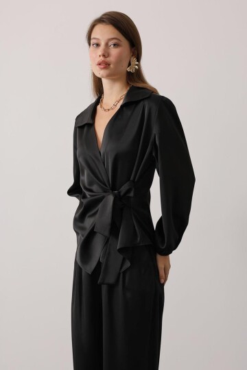 Saten Dokulu Yan Bağlamalı Bluz Ve Geniş Paça Pantolon Takım