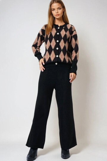 Siyah Argyle Desenli Triko Hırka Ve Düz Paça Pantolon Takım
