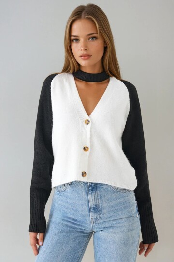 Siyah-Beyaz Renk Bloklu V Yaka Düğmeli Boğaz Detaylı Triko Hırka
