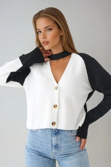 Siyah-Beyaz Renk Bloklu V Yaka Düğmeli Boğaz Detaylı Triko Hırka