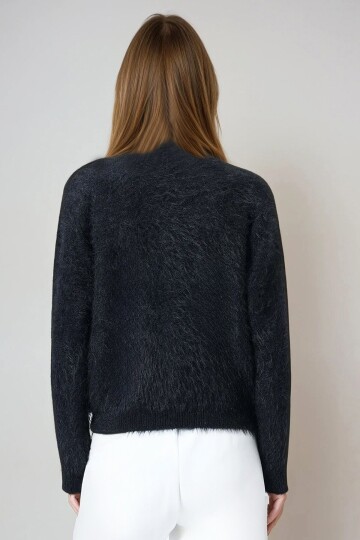 Siyah Kalp Düğme Detaylı Sakallı Hırka