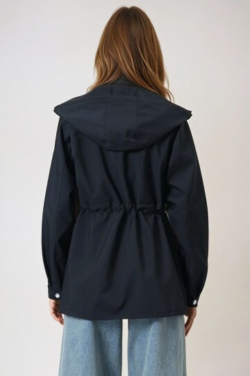 Siyah Kapüşonlu Çift Yan Cepli Fermuarlı Yağmurluk Ceket