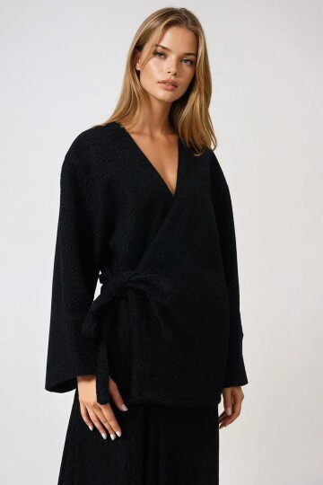 Siyah Kruvaze Yaka Yandan Bağlamalı Premium Ceket