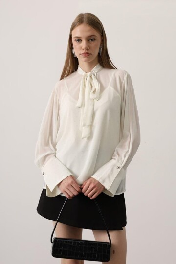 Taş Yapıştırma Detaylı Boyundan Bağlamalı Transparan Gömlek