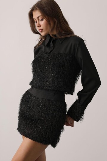 Tüylü Gömlek Detaylı Bluz Ve Mini Etek Takım