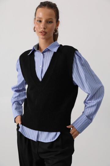 V Yaka Triko Süveter Ve Çizgili Gömlek Takım