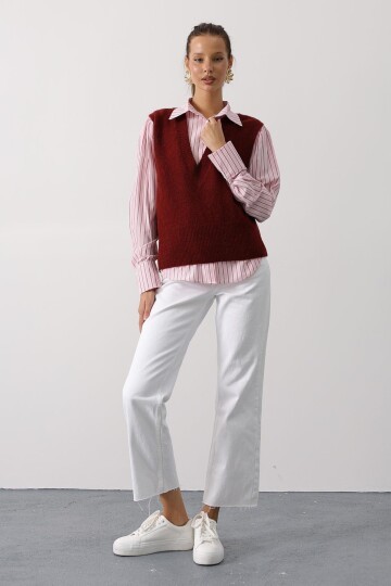 V Yaka Triko Süveter Ve Çizgili Gömlek Takım