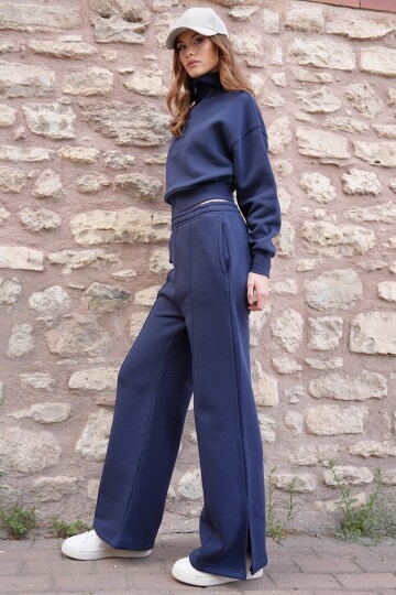 Yarım Fermuarlı Dik Yaka Bluz Ve 3 Cepli Önü Çımalı Palazzo Pantolon Takım