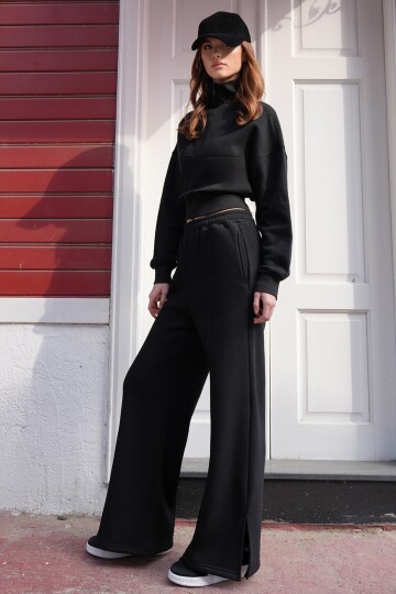 Yarım Fermuarlı Dik Yaka Bluz Ve 3 Cepli Önü Çımalı Palazzo Pantolon Takım