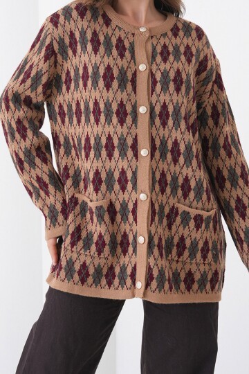 Baklava Desenli Düğmeli Cepli Triko Hırka