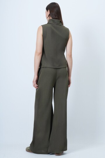 Balıkçı Yaka Kolsuz Bluz Ve Geniş Paça Pantolon Takım