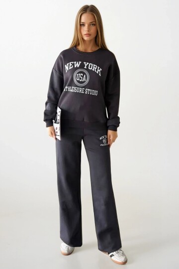 Baskılı Oversize Sweatshirt ve Geniş Paça  3 İplik Eşofman Takım
