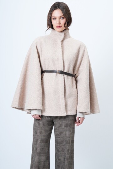 Bej Kemerli Gizli Düğmeli Premium Pelerin