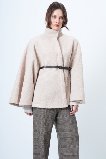 Bej Kemerli Gizli Düğmeli Premium Pelerin