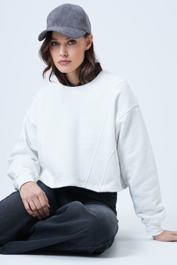 Bisiklet Yaka Dikiş Detaylı Crop Sweatshirt