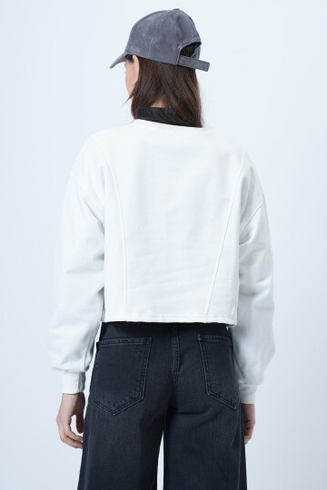 Bisiklet Yaka Dikiş Detaylı Crop Sweatshirt
