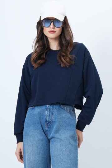 Bisiklet Yaka Dikiş Detaylı Crop Sweatshirt