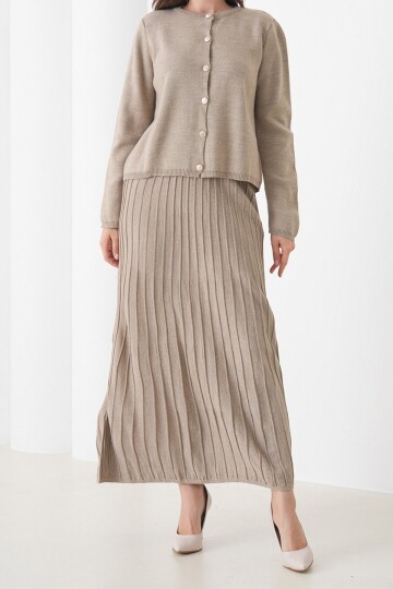 Bisiklet Yaka Düğmeli Hırka ve Pliseli Midi Boy Etek Takım