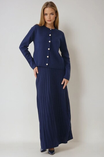 Bisiklet Yaka Düğmeli Hırka ve Pliseli Midi Boy Etek Takım