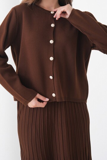 Bisiklet Yaka Düğmeli Hırka ve Pliseli Midi Boy Etek Takım