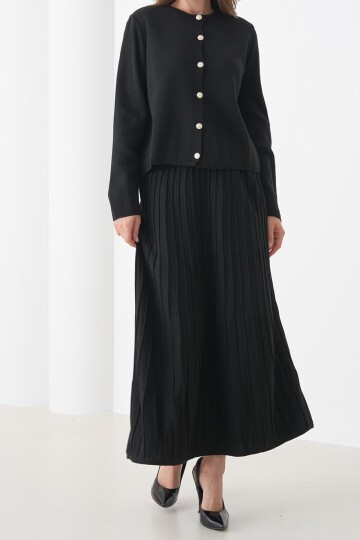 Bisiklet Yaka Düğmeli Hırka ve Pliseli Midi Boy Etek Takım