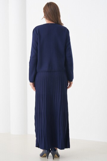 Bisiklet Yaka Düğmeli Hırka ve Pliseli Midi Boy Etek Takım