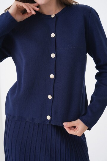 Bisiklet Yaka Düğmeli Hırka ve Pliseli Midi Boy Etek Takım