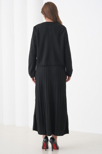 Bisiklet Yaka Düğmeli Hırka ve Pliseli Midi Boy Etek Takım