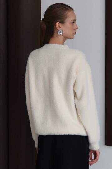 Bisiklet Yaka Taşlı Kurdale Detaylı Yumoş Kazak